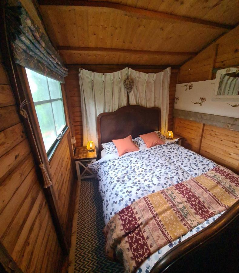 Готель The Potting Shed Manuden Екстер'єр фото